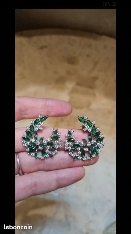 Boucles vertes neuves (image 1)