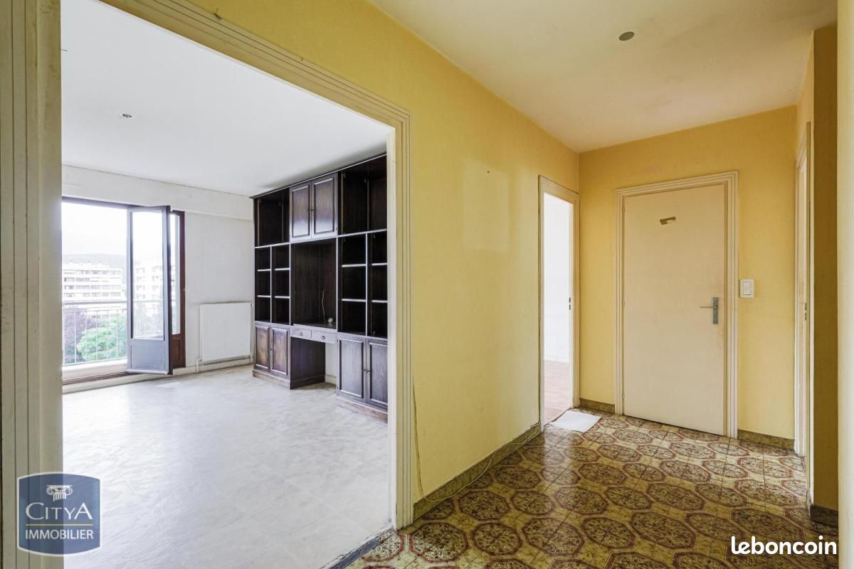 Appartement 4 pièces 95 m² · à Échirolles · 95 m² · 127 000 €