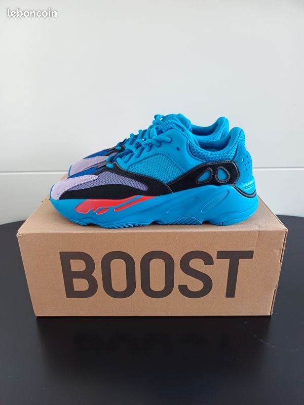 Hi Res Adidas Yeezy 700 Blu E Rosse Hi Res Yeezy 700 Adidas Yeezy