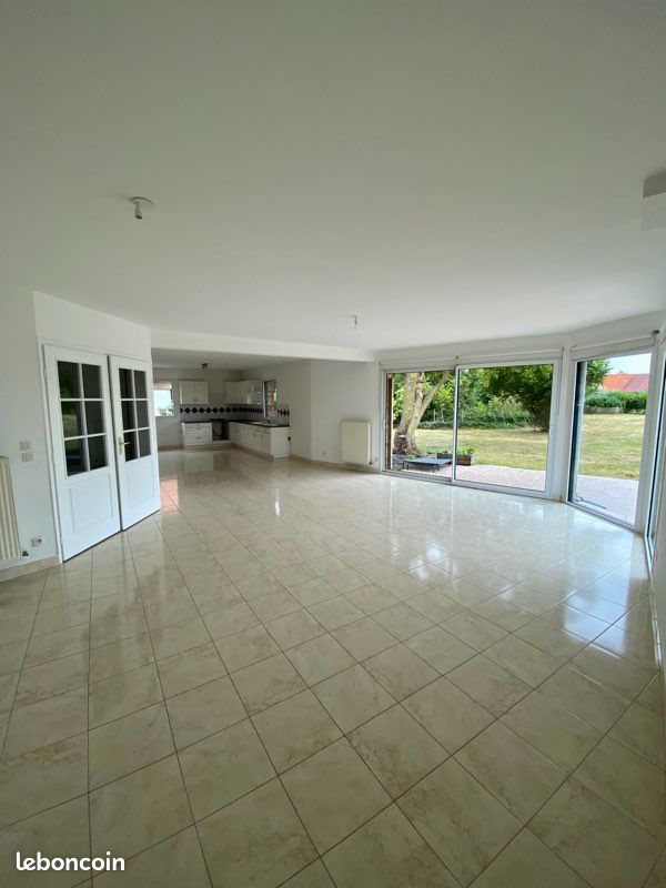 Maison 7 pièces 118 m² · à Coutiches · 118 m² · 2 200 €