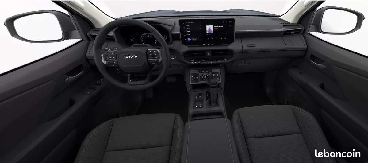 Toyota Hilux NEW 2.8 204 BVA CONFORT 4PL (image 9)