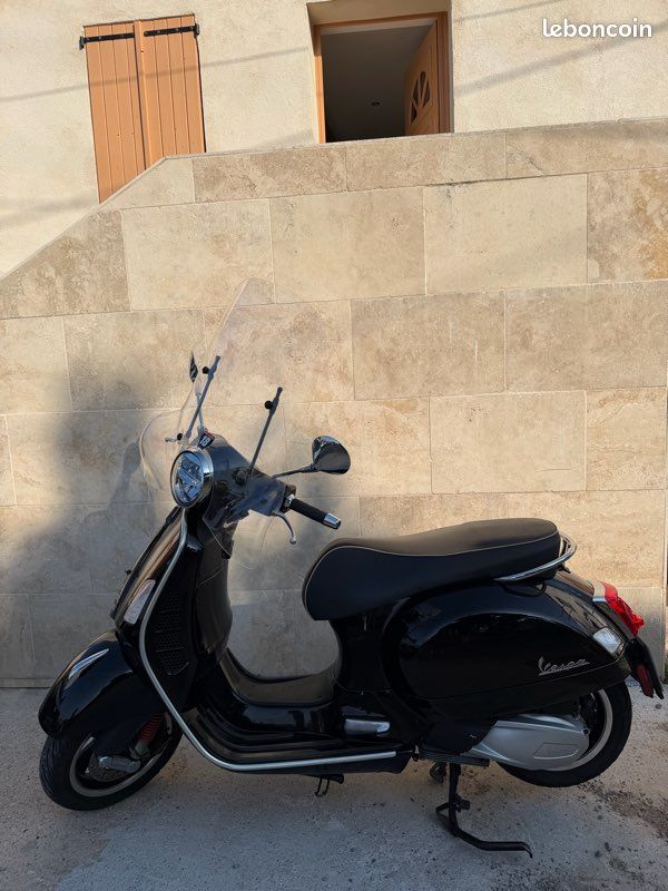 Vespa 300 gts (image 1)