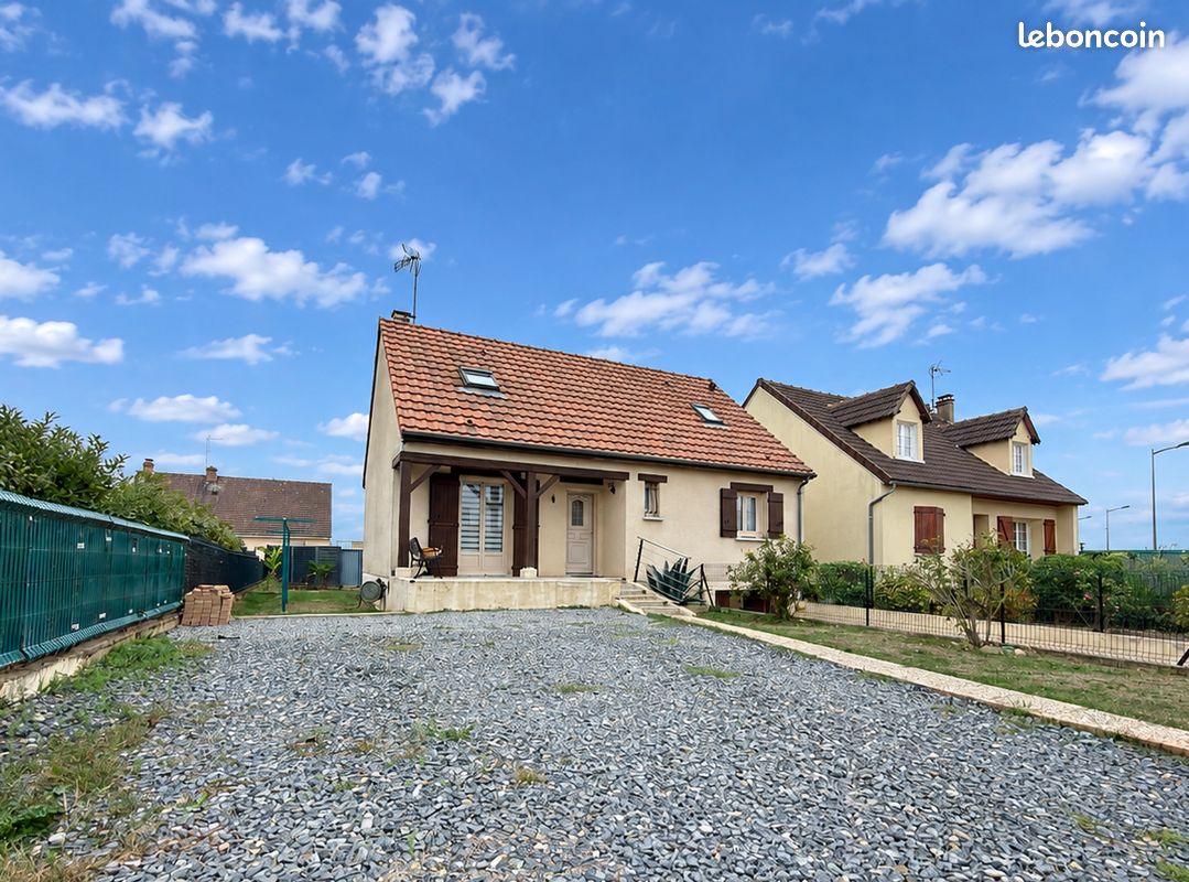 Maison 4 pièces 90 m² · à Auneau-Bleury-Saint-Symphorien · 90 m² · 242 000 €