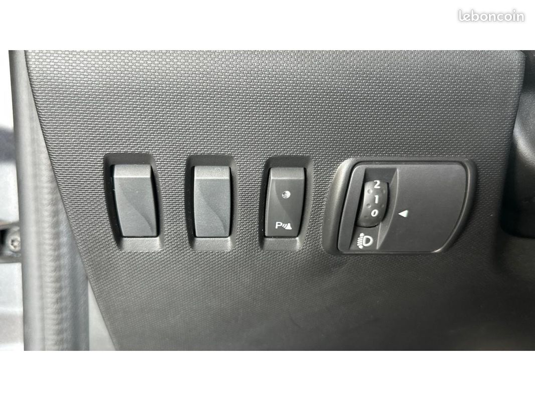 RENAULT TWINGO 1.0 Sce 65 ch - FAIBLE KILOMETRAGE - BLUETOOTH (image 29)