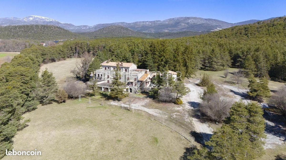 Maison 1874 m² · à Séranon · 1 874 m² · 1 300 000 €