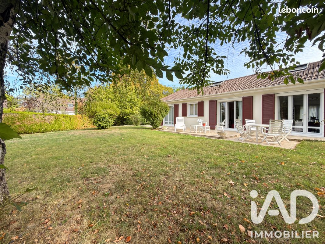 Maison 8 pièces 154 m² · à Santeny · 154 m² · 470 000 €