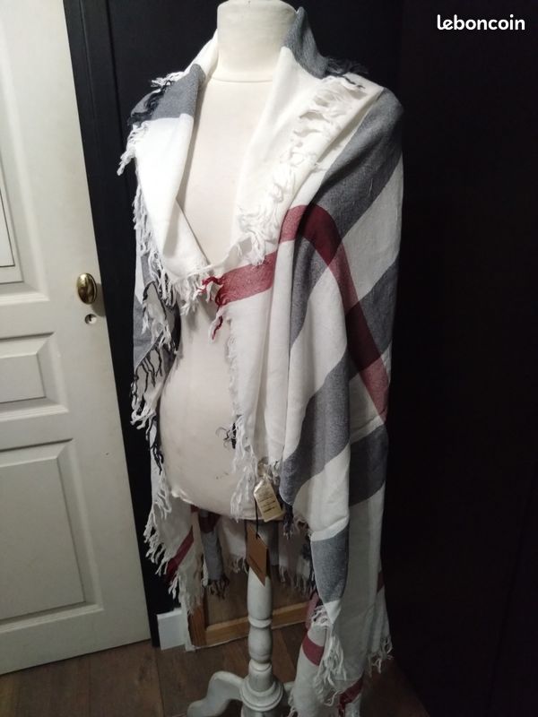 Écharpe Burberry à carreaux – laine – noir, gris, blanc & bordeaux – 110 x 110 cm (image 1)
