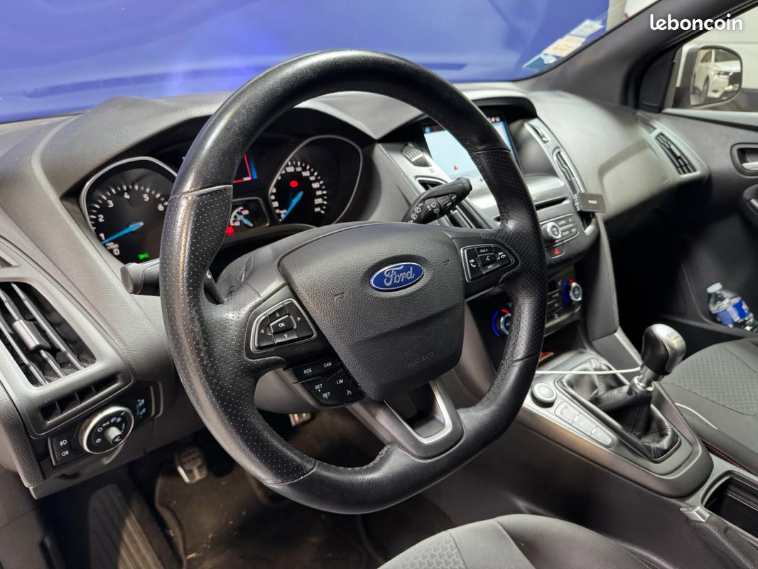 FORD Focus ST-Line 1.0 Ecoboost 125ch - Suivi - Caméra de Recul - GPS (image 39)