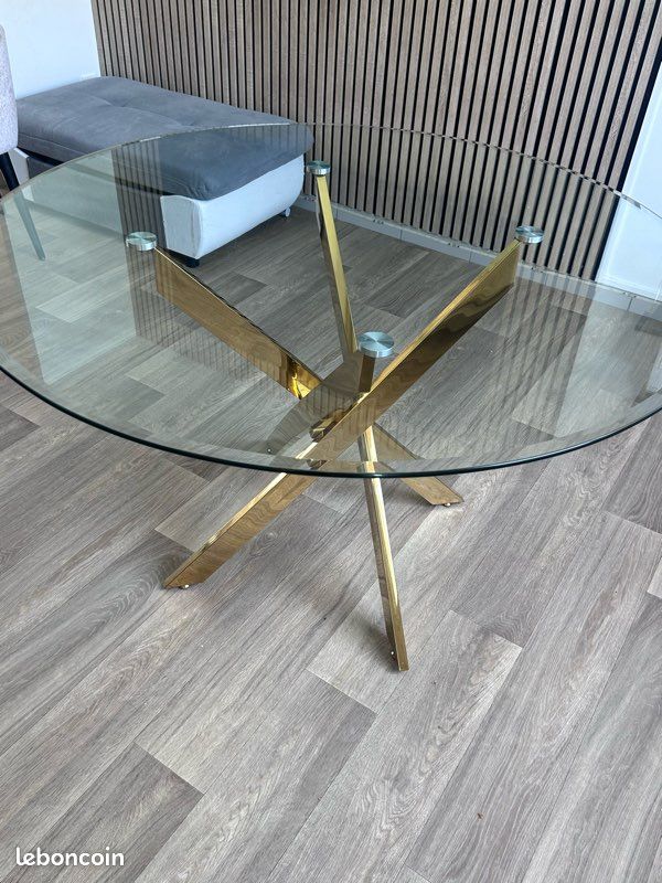 Table ronde en verre pied doré 120 cm (image 4)