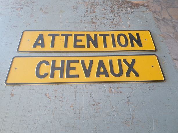 Plaques ATTENTION CHEVAUX - Équipement auto