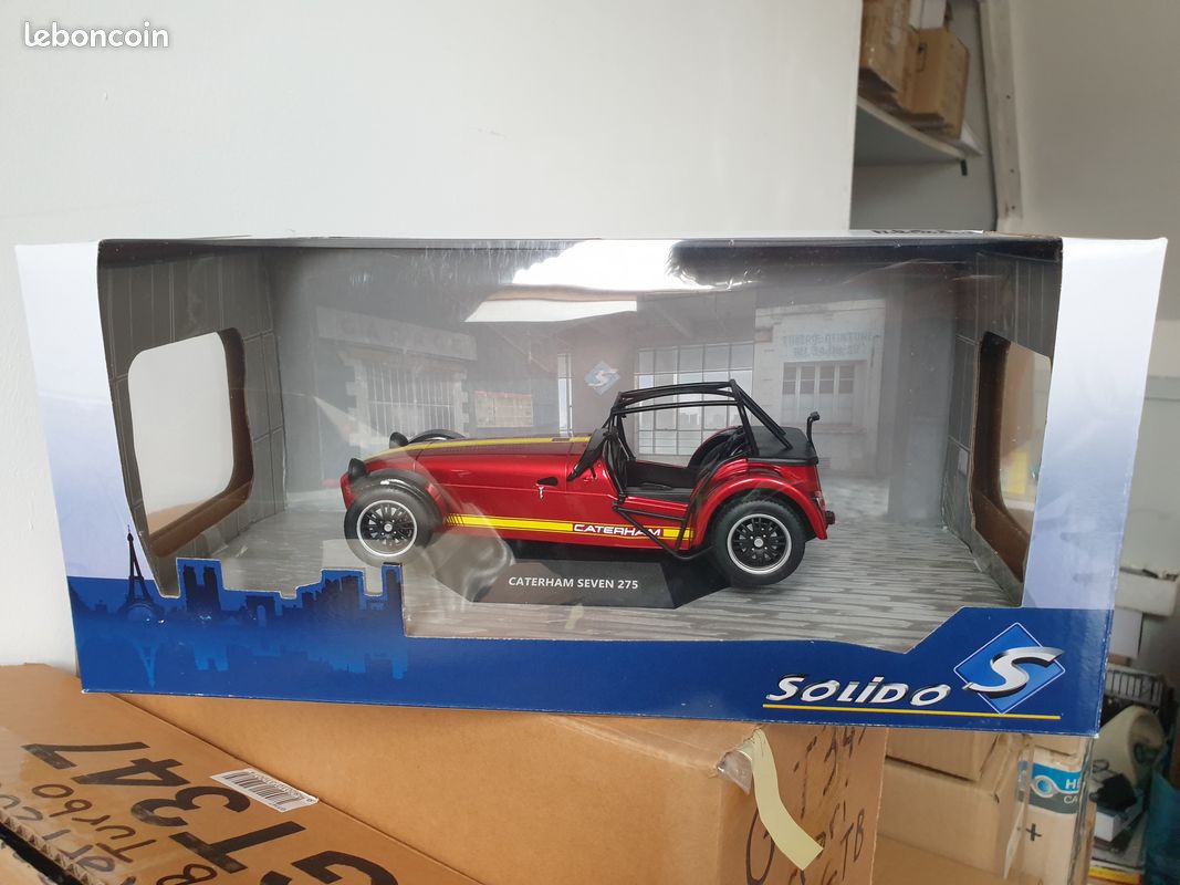 SOLIDO - Miniature Caterham Seven 275 Academy 2014 - Échelle 1/18 - Rouge Et Jaune - Modèle Métal De Collection