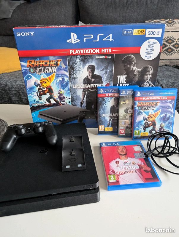 PlayStation 4 (image 1)