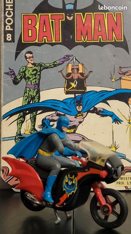 Lot 3 - CORGI Juniors #23 Batman Batbike on a US issue
