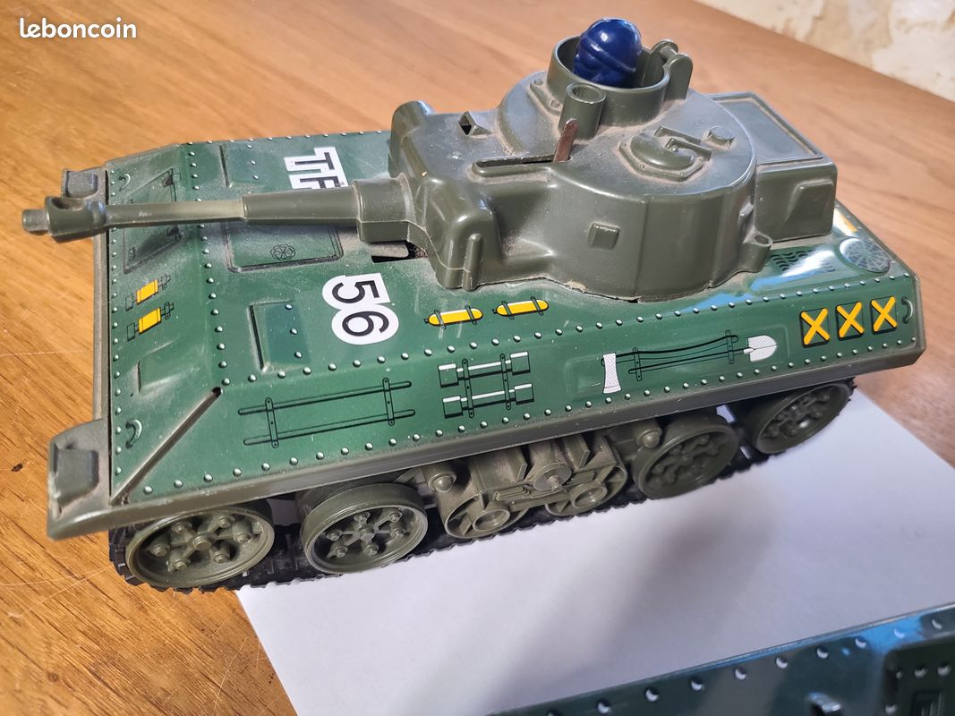 JOUET ANCIEN GROS TANK JOUSTRA EN TÔLE N°22