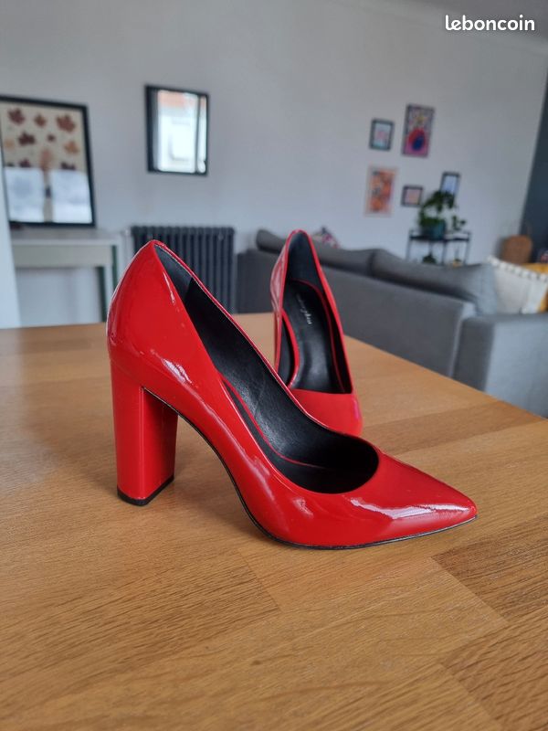 Mellow Yellow Chaussures Vernis Rouge Babies En Cuir Aurella Ver