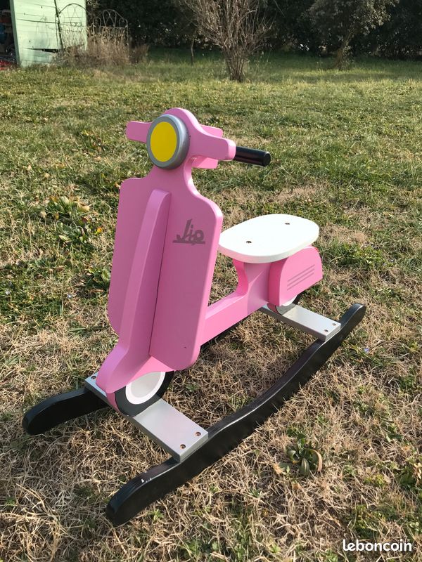 Cheval à bascule vespa (image 1)