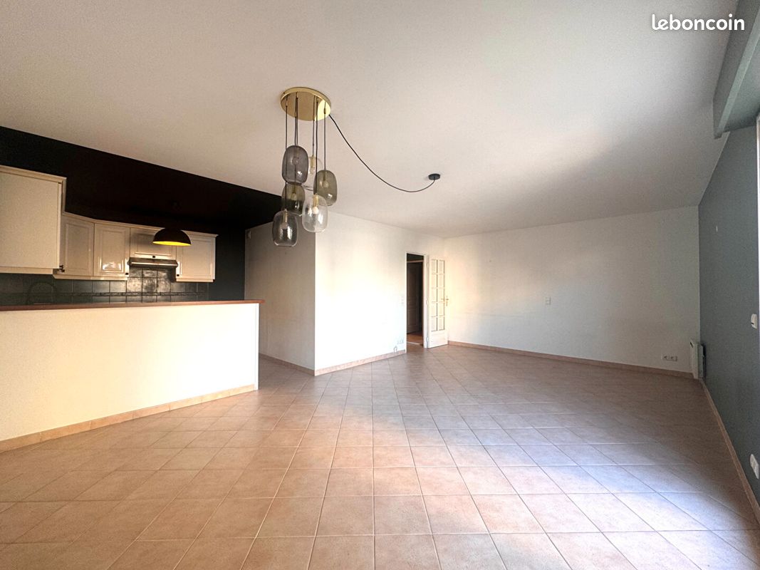 Appartement 3 pièces 73 m² · à Courbevoie · 73 m² · 1 975 €