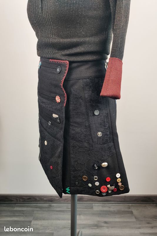 Jupe Desigual Femme Art Géométrique Rose Et Noire, Taille L – Broderie Et Logo Authentiques
