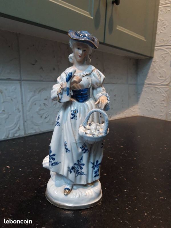 Nao 2001832 - Figurine En Porcelaine "Ma Nuit" Fait Main, Idée Cadeau Maman Et Fille