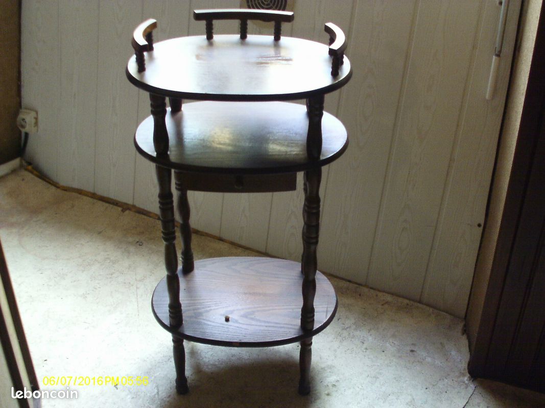 Table telephone (image 1)