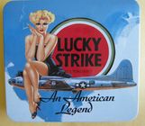 Épingle émaillée Pin-Up Lucky Strike - G.I. Joe Et Jeep Willys Vintage - Collection Métal