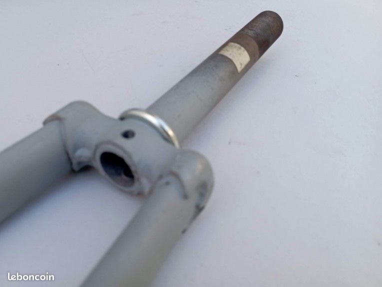 Fourche de vélo : types, caractéristiques, installation et entretien
