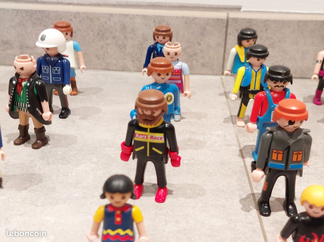 Lot de 26 figurines playmobil adultes et enfants (image 3)