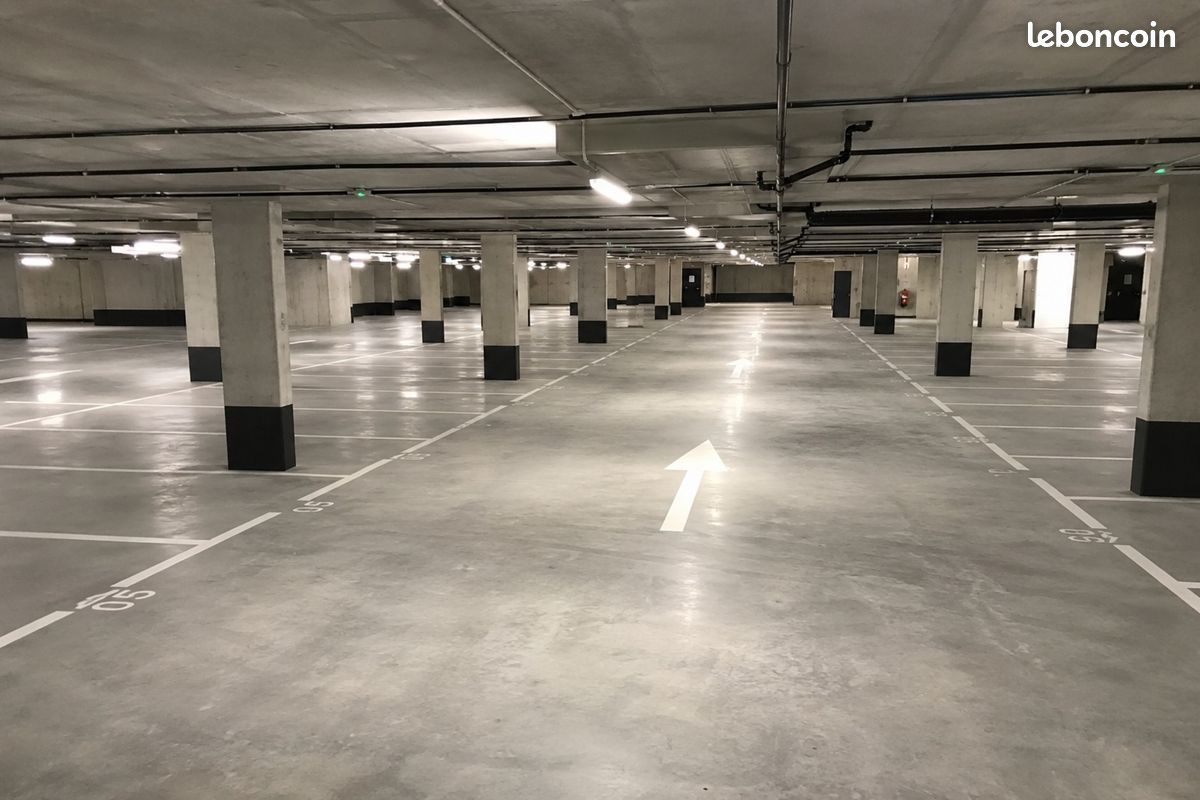 Parking 2500 m² · à Lyon · 2 500 m² · 2 576 000 €