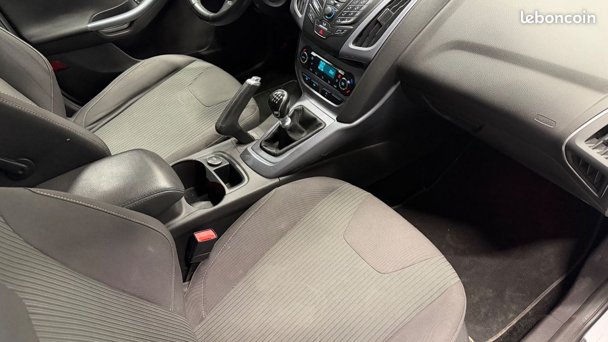 FORD FOCUS SW 1.0 ECOBOOST 125 CH TITANIUM-X START-STOP DISTRIBUTION REMPLACEe (image 30)