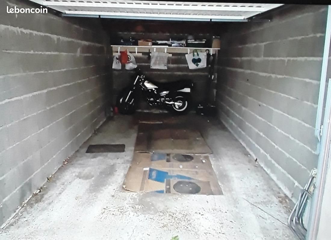 Garage/box Firminy · 63 €/mois
