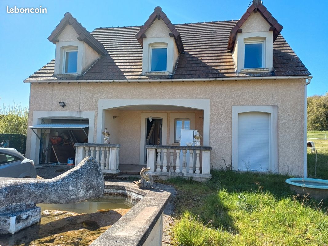 Maison 9 pièces 195 m² · à Montholon · 195 m² · 200 000 €