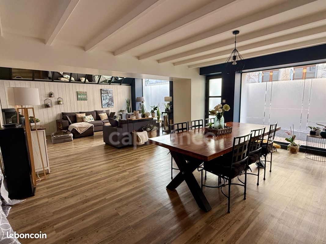 Maison 7 pièces 175 m² · à Champdeniers · 175 m² · 242 000 €