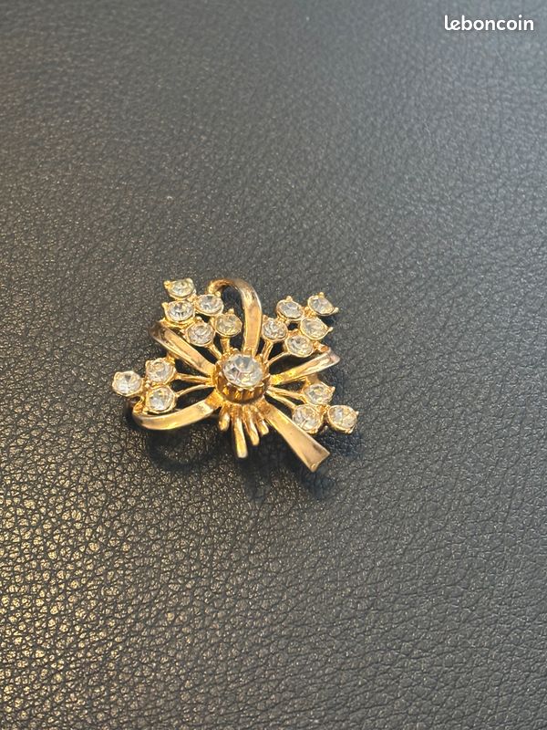 Broche Ancienne Couleur Vieil Or Avec Porte-photo - Bijou Vintage Numéro 5189