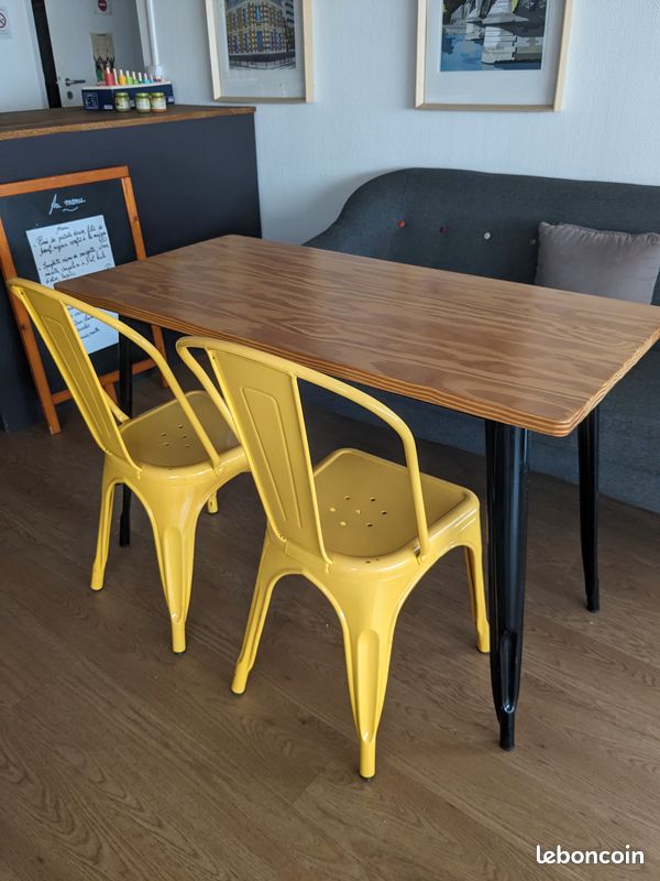 24 chaises jaunes empilables (image 1)