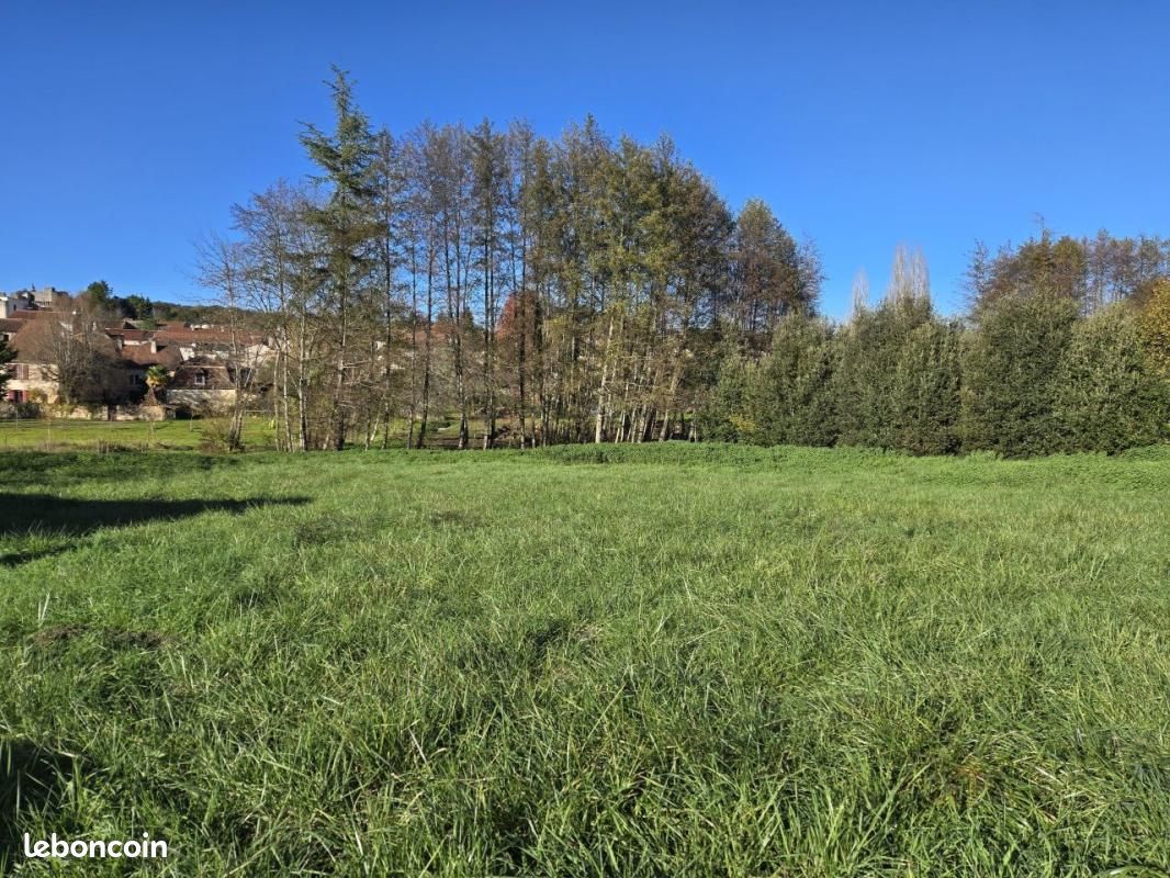 Terrain 1 374 m² Villamblard · 31 000 €