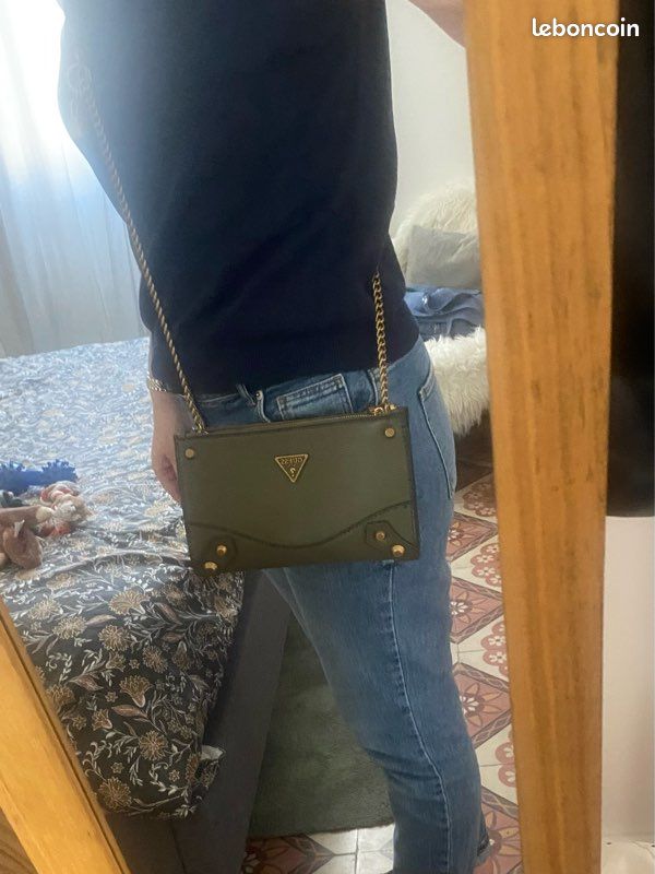Sac pochette Guess neuve (image 2)