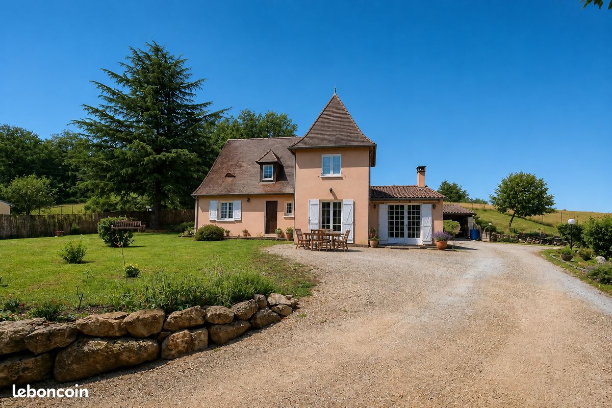 Maison 6 pièces 145 m² · à La Douze · 145 m² · 345 000 €