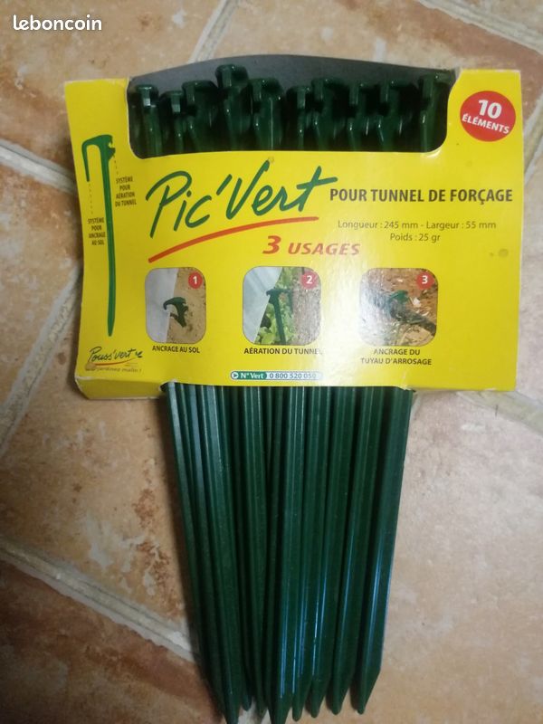 Lot de 10 piquets SPIROC verts 0,21m