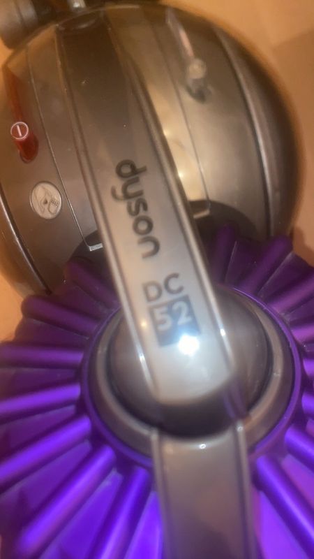 Dyson V8 Aspirateur sans Fil Outil de Brosse pour Plancher de Turbine  Principale, Rouge,violet : : Cuisine et Maison