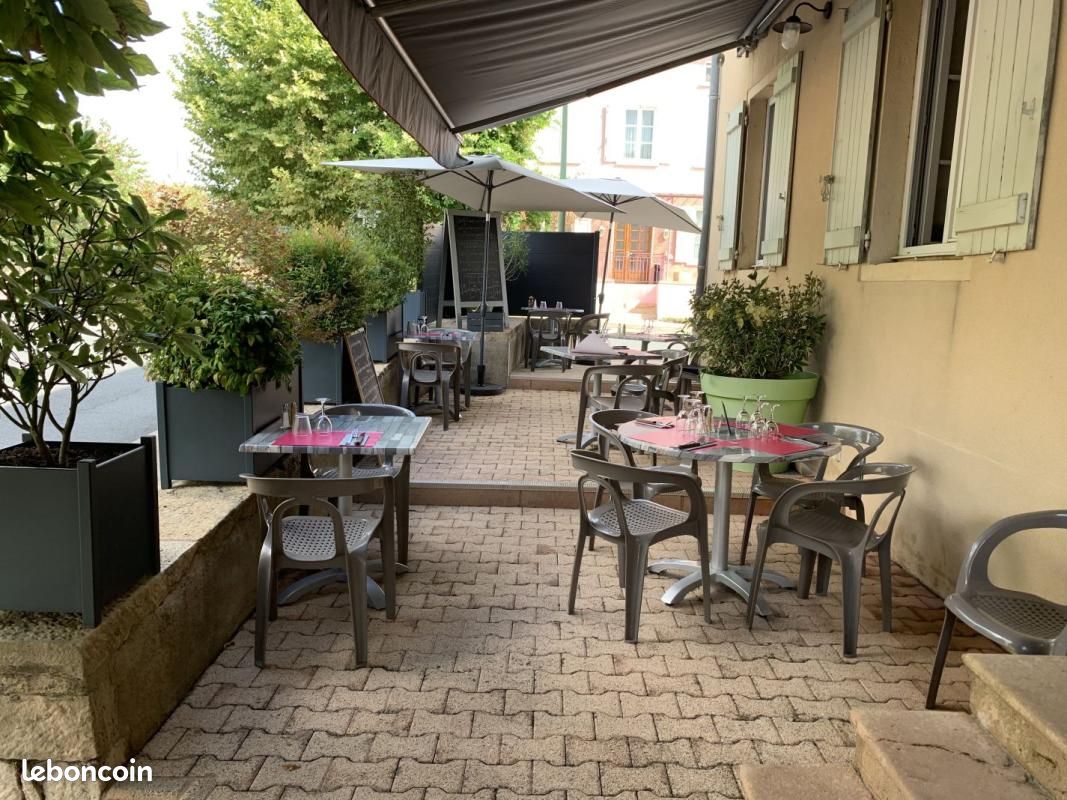 Maison 8 pièces 284 m² · à Fleurville · 284 m² · 265 000 €