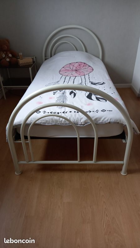 Lit blanc fille avec matelas (image 1)