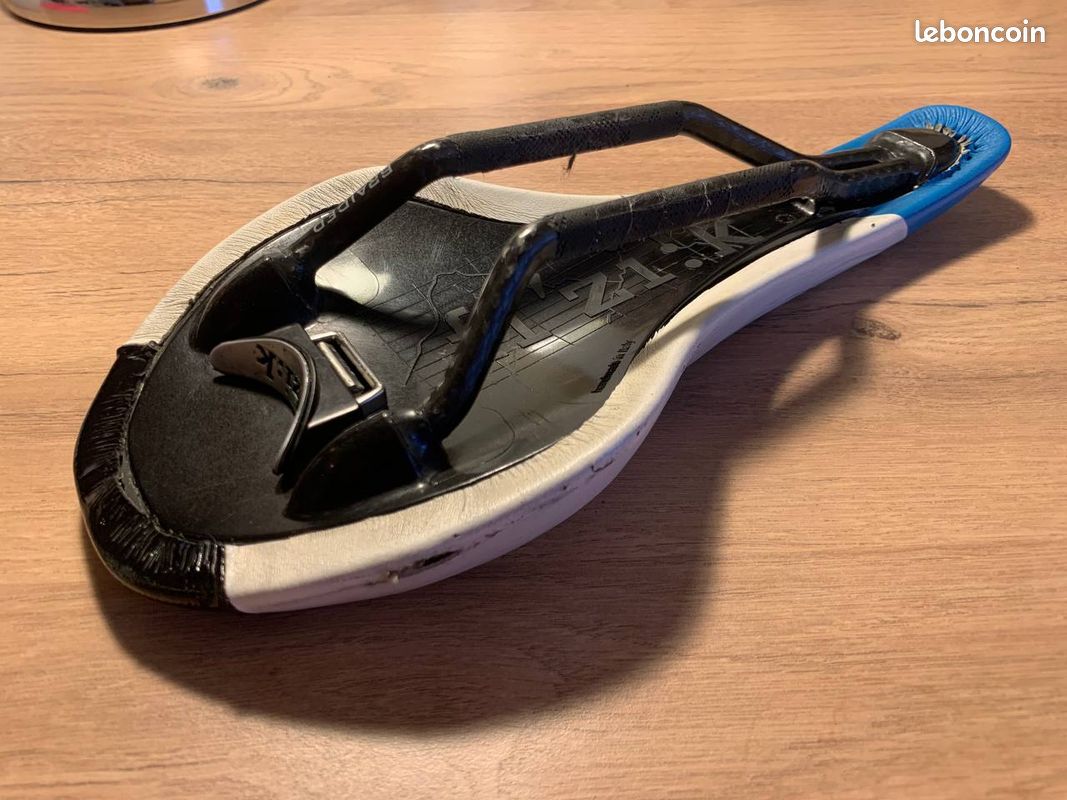 Selle de vélo NOVUS Boost EVO Endurance TM Superflow Manganèse L3 Noir