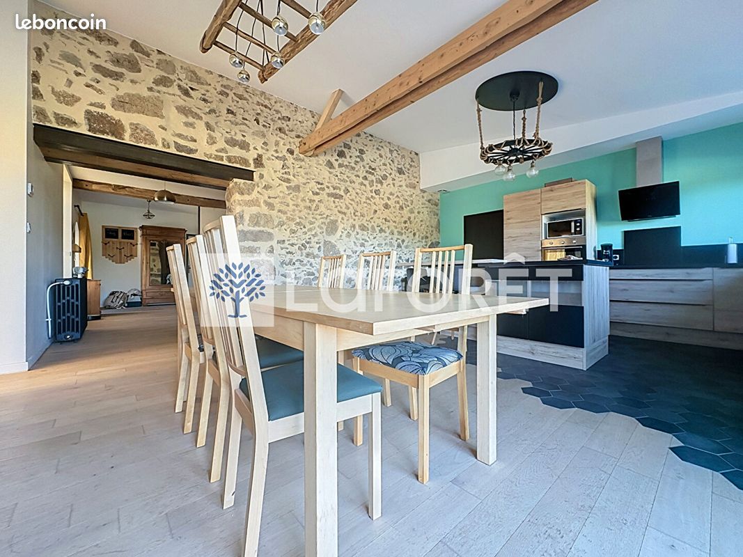 Maison 6 pièces 161 m² · à Bressuire · 161 m² · 256 000 €