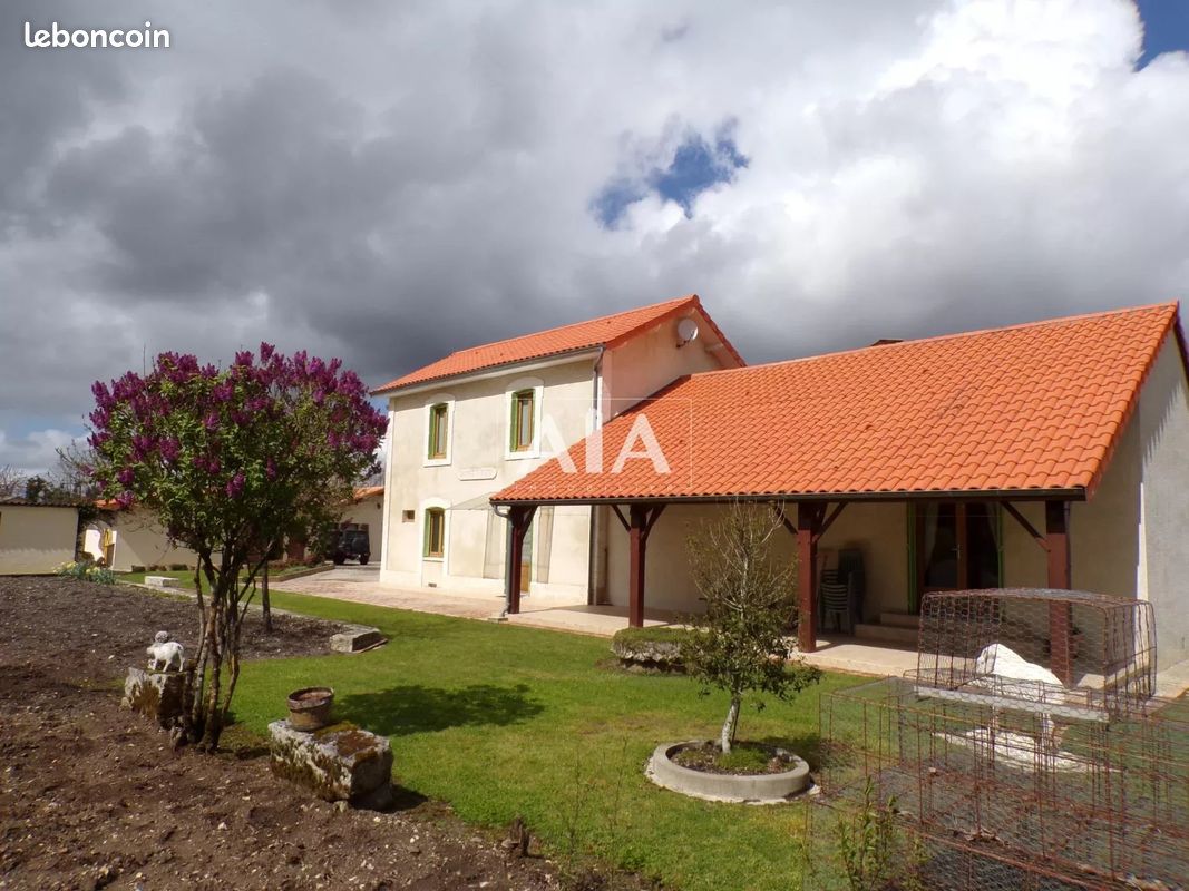 Maison 6 pièces 110 m² - Champagne-Mouton 16350 (image principale 1)