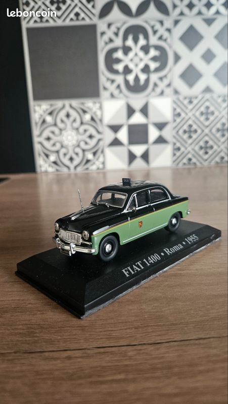 KESS 1:43 Fiat 1400B President F. Lombardi Jaar 1956 blauw / crème
