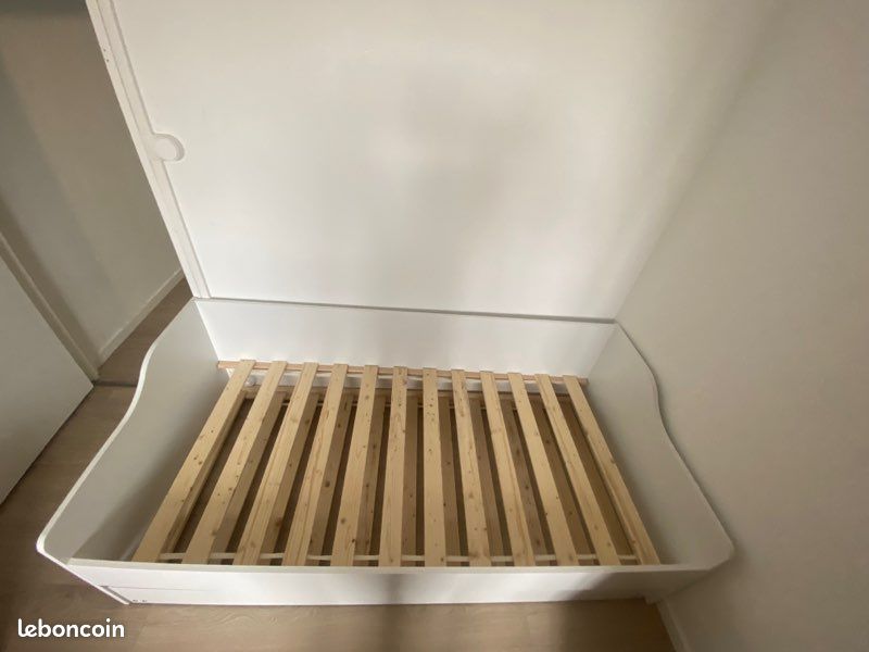 Lit (image 1)