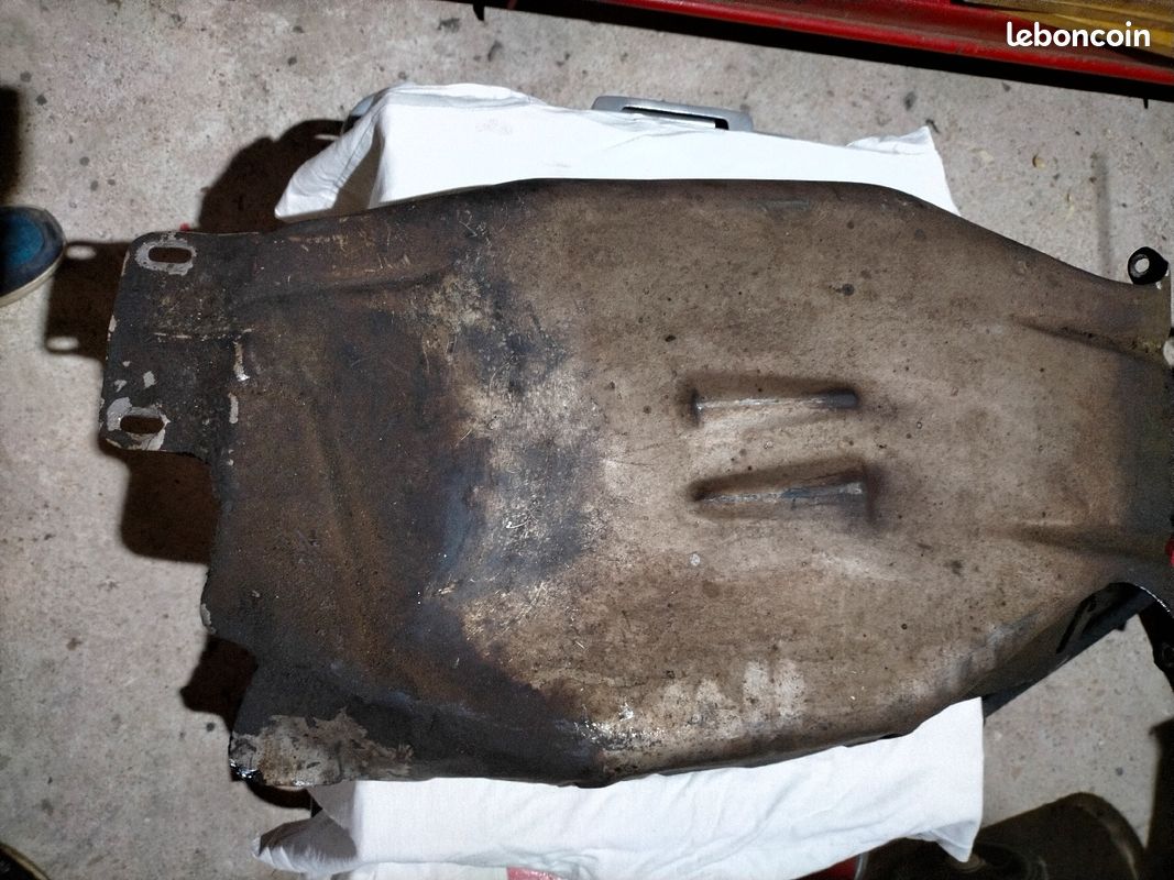 Tôle protection catalyseur Corvette C3 (image 2)
