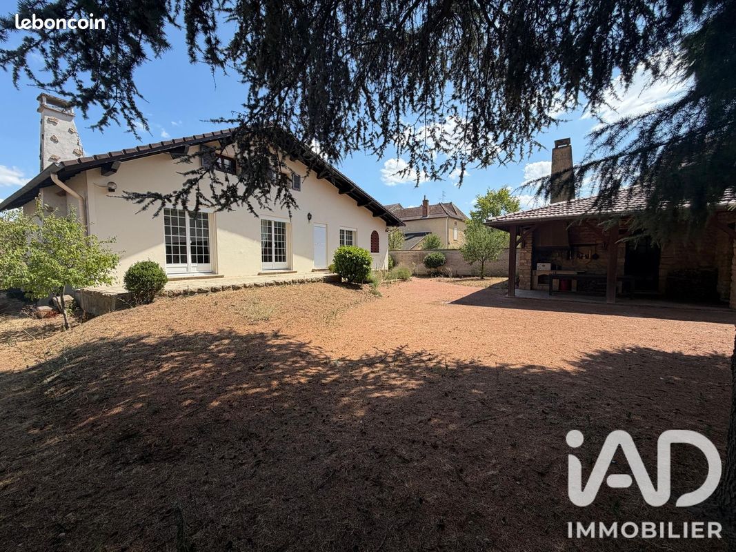 Maison 4 pièces 154 m² · à Pouilly-sous-Charlieu · 154 m² · 290 000 €
