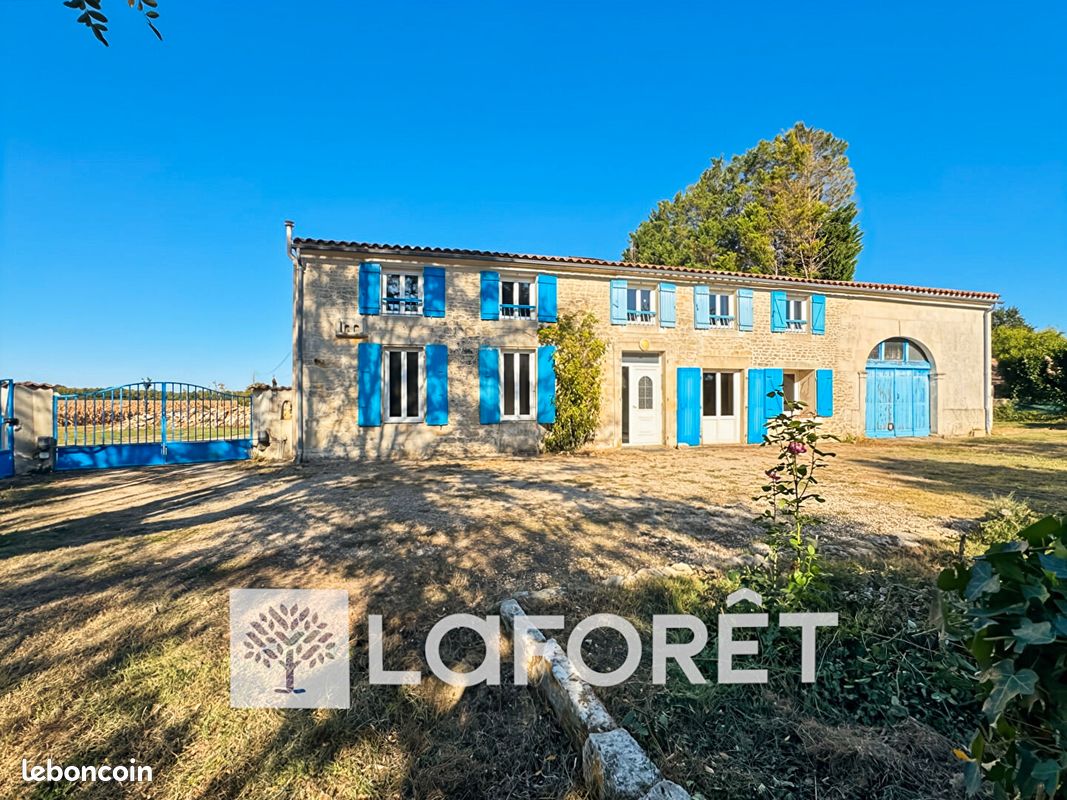 Maison 8 pièces 227 m² · à Saint-Genis-de-Saintonge · 227 m² · 252 700 €