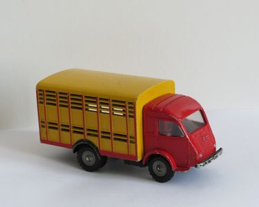CIJ Renault 2,5T Bétaillère camion + remorque